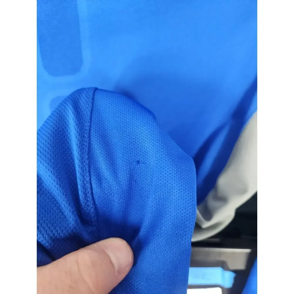 Nike 28 as small
